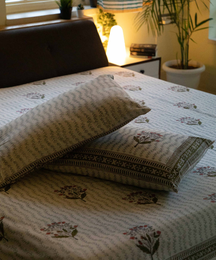 White grey wavy block printed sanganeri cotton double bed bedsheet