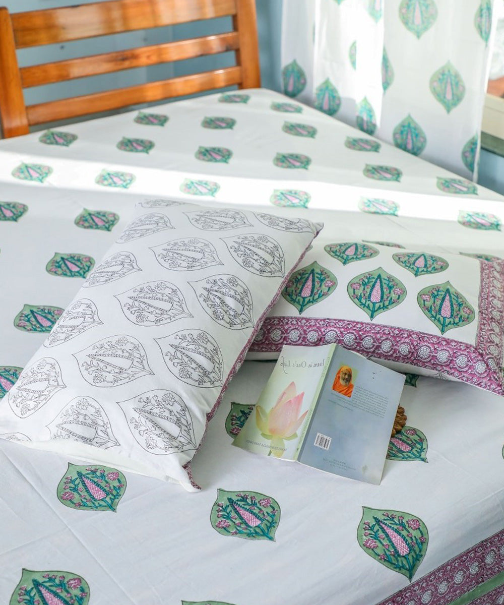 White green block cotton printed sanganeri double bed bedsheet