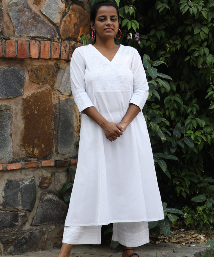 Rangsutra ishanvi white chikankari embroidered v necked kurta