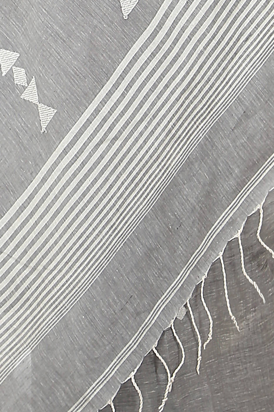 Handloom bengal ash grey cotton jamdani saree