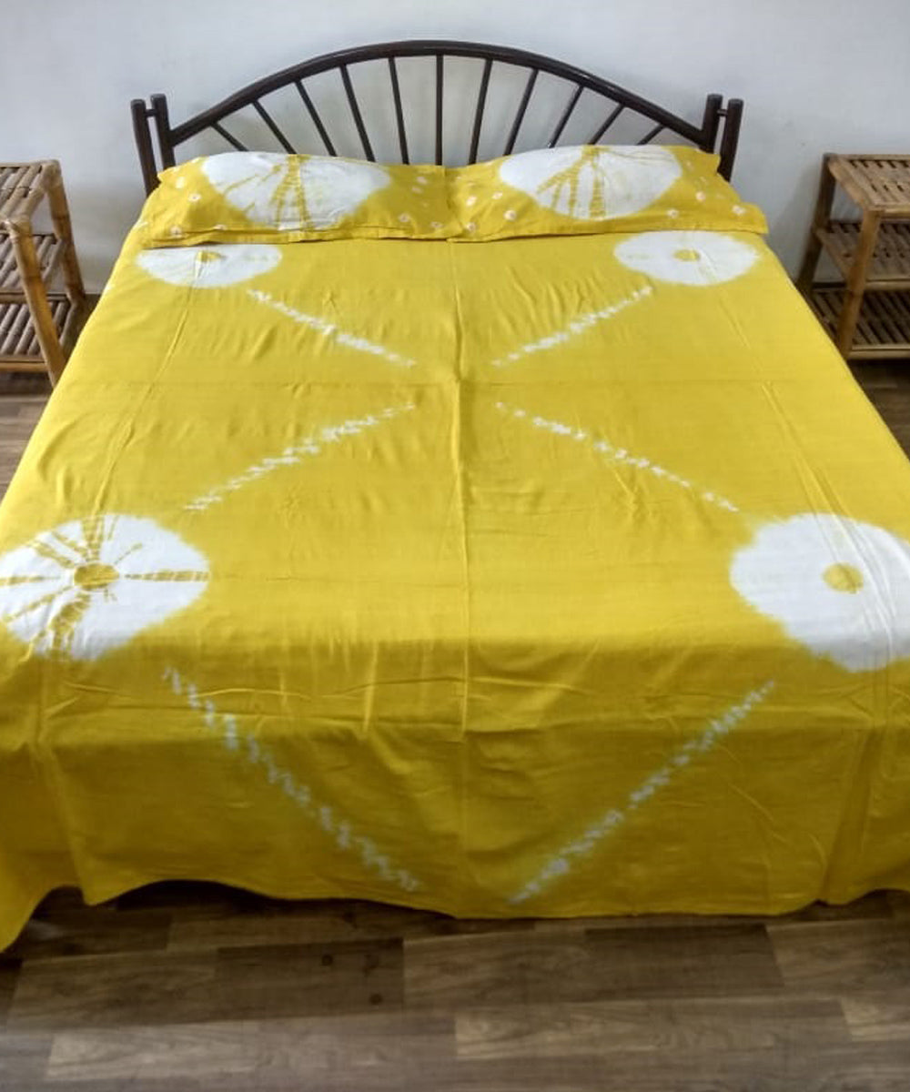 Yellow white handcrafted tie dye cotton double bedsheet