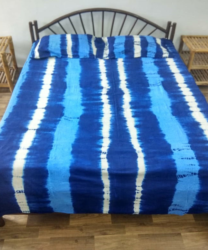 Blue white handcrafted tie dye cotton double bedsheet