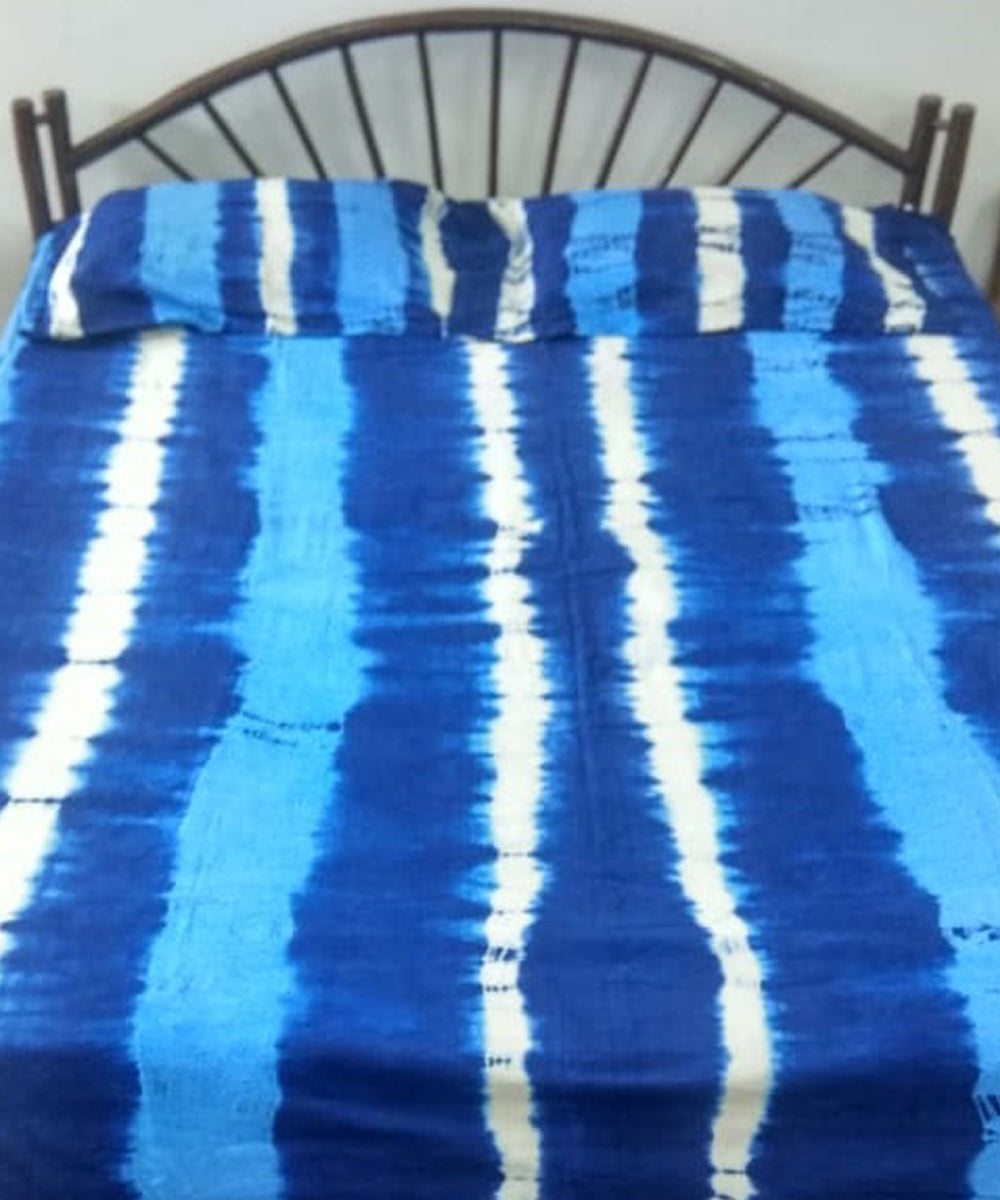 Blue white handcrafted tie dye cotton double bedsheet