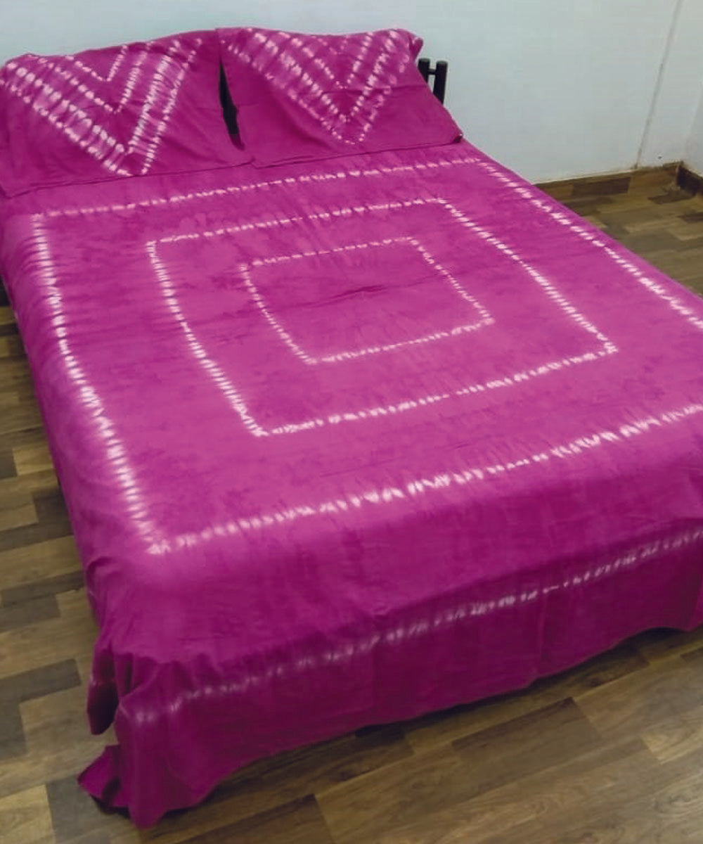 Magenta white handcrafted tie dye cotton double bedsheet