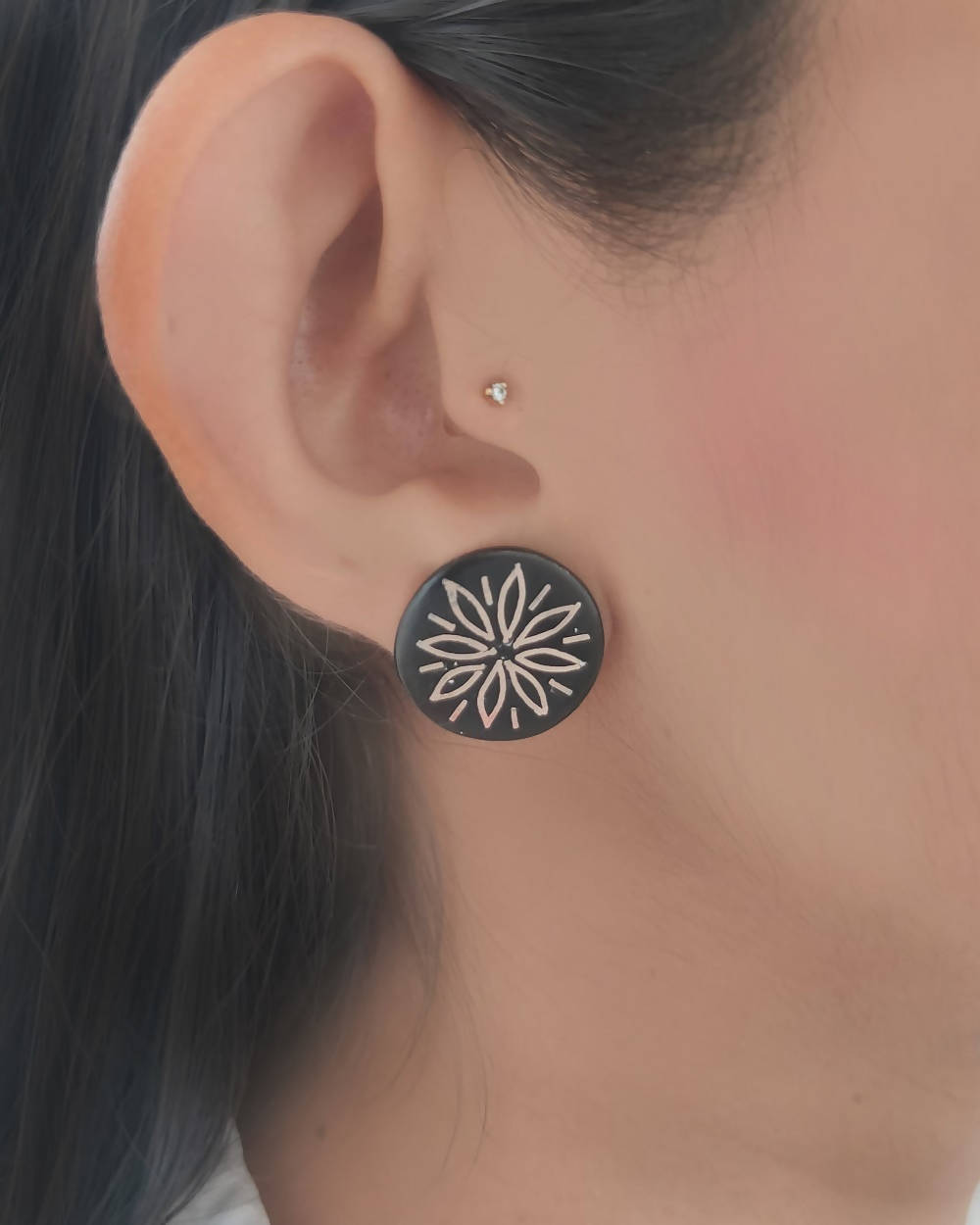 Handcrafted pure silver inlay bidri round stud earring