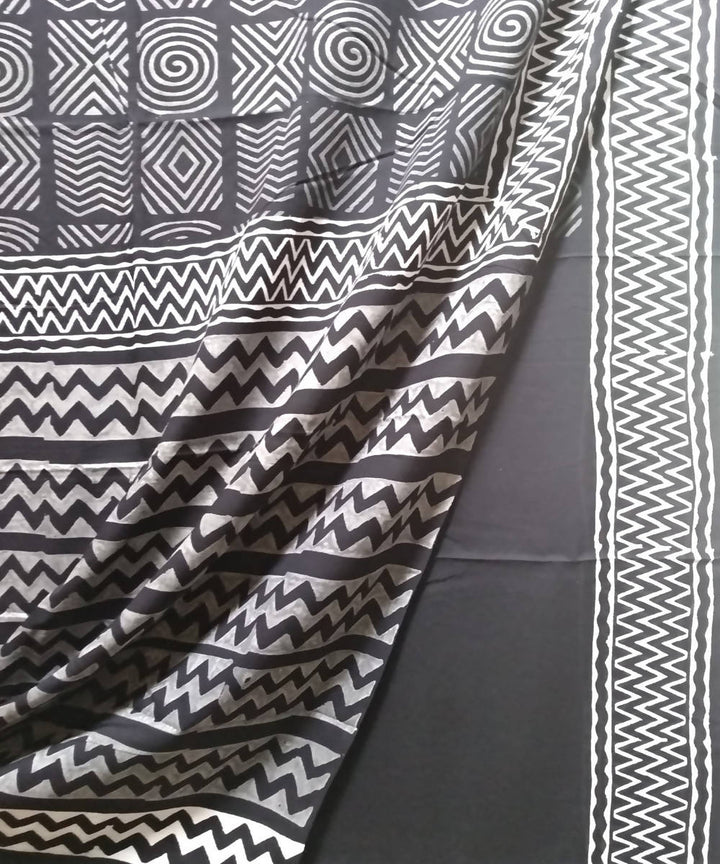 geometric motif block print mul cotton saree