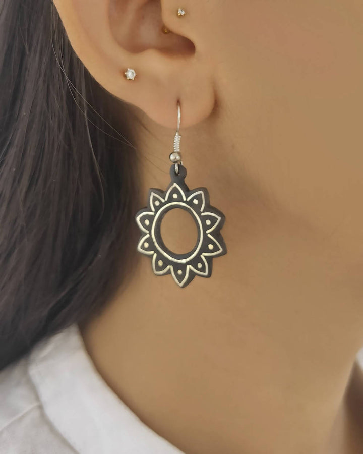 Handcrafted pure silver inlay bidri flower dangler earring