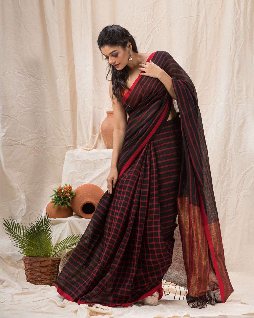 Black red stripes handwoven linen bengal saree