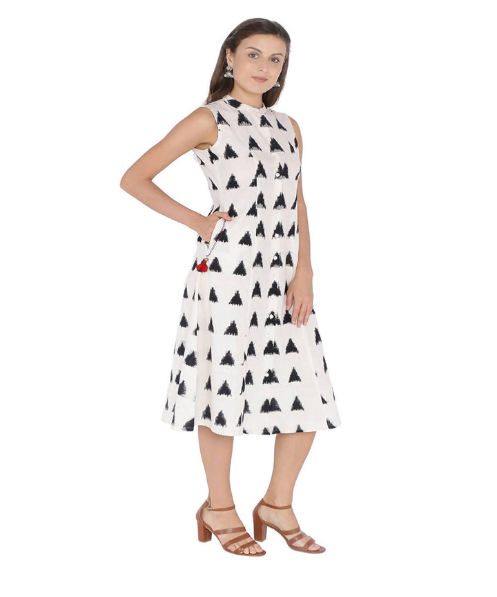 Sleeveless black and white double ikat cotton dress with embroidered pockets