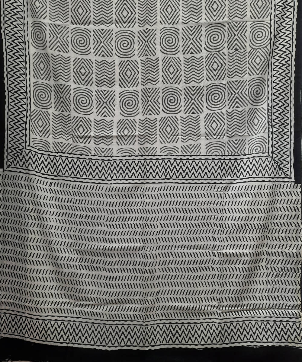 White handblock printed geometrical pattern mul cotton saree