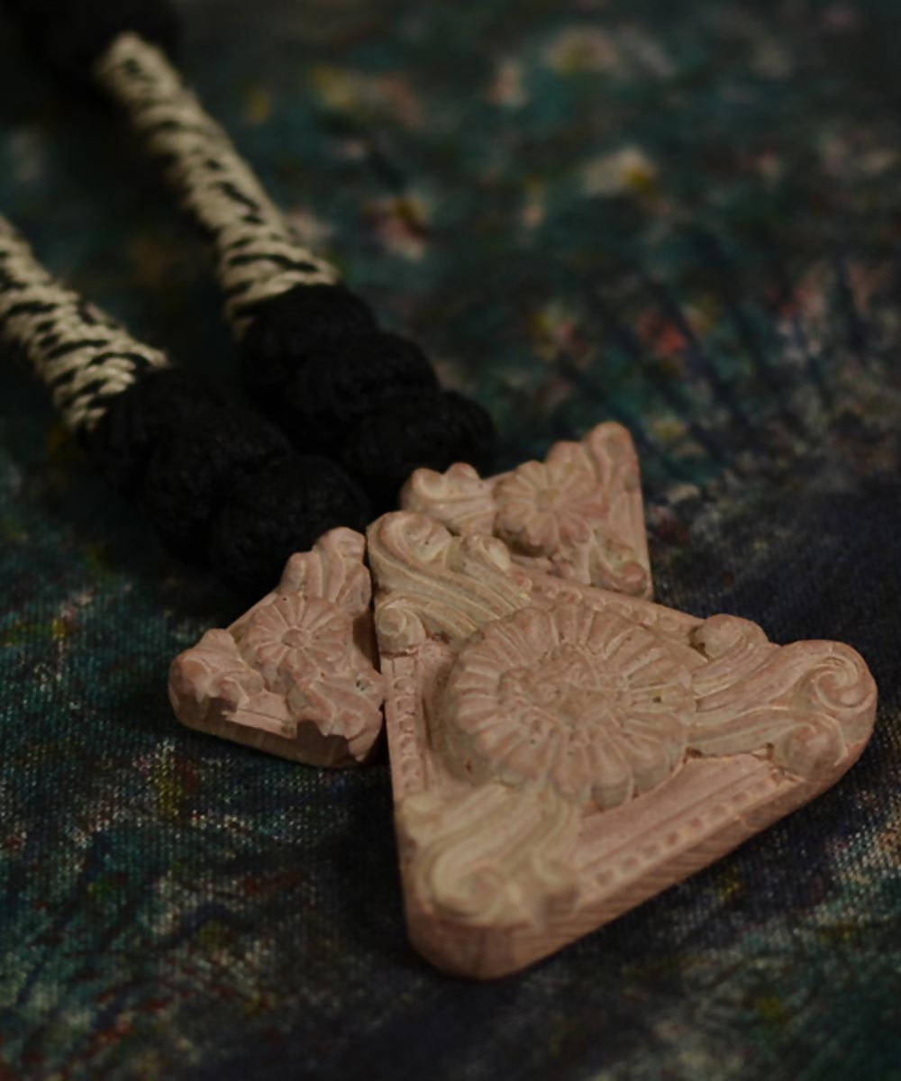 Hand carved flower tara stone choker necklace